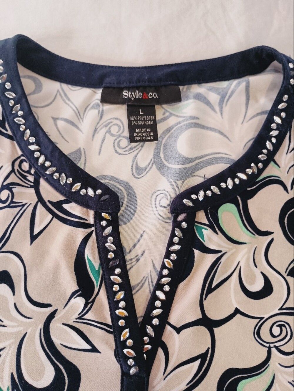 Women's Size Large Floral Print Embellished Tunic Top - Picture 3 of 10